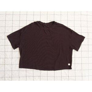 Vuori Ribbed Cropped Tee in Plum/Dark Purple